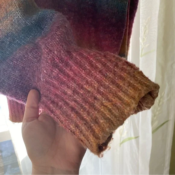 Design History | Rainbow Puff-sleeved Sweater - Picture 4 of 5